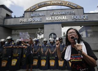 The Filipino Woman Who Kills Dealers for a Living