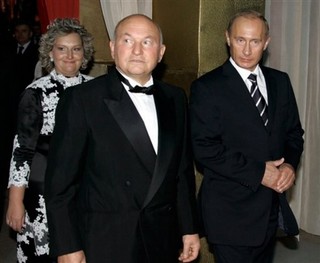 Moscow Mayor Loses Power Struggle