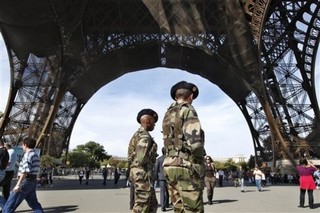 Elusive Sarkozy Tries to Wait Out Strikes