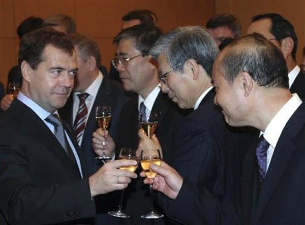 How Japan Can Play Russia Off China