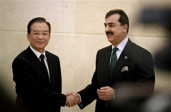 China Cozies Up to Pakistan