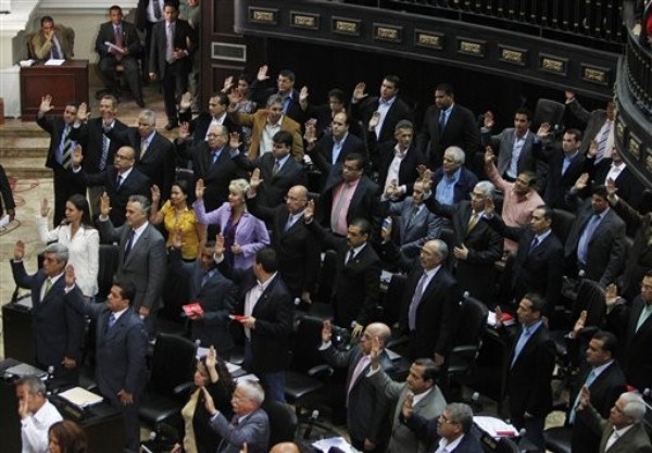 Protests, Insults Open Venezuela Parliament