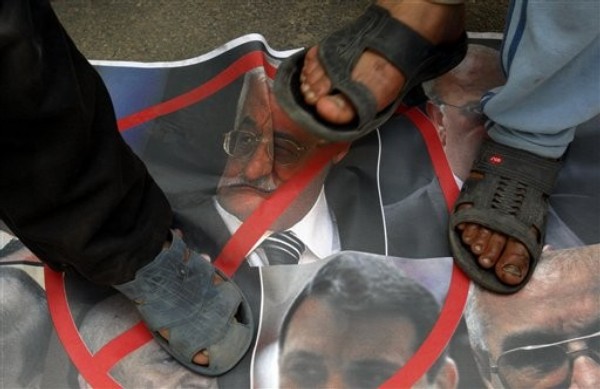 Palestinian Papers Inspire Shouts, Shrugs