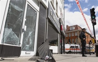 London Riot a Failure of 'Courtesy' Policing